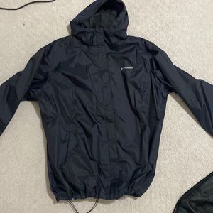 - Can be cropped and fits True to Size